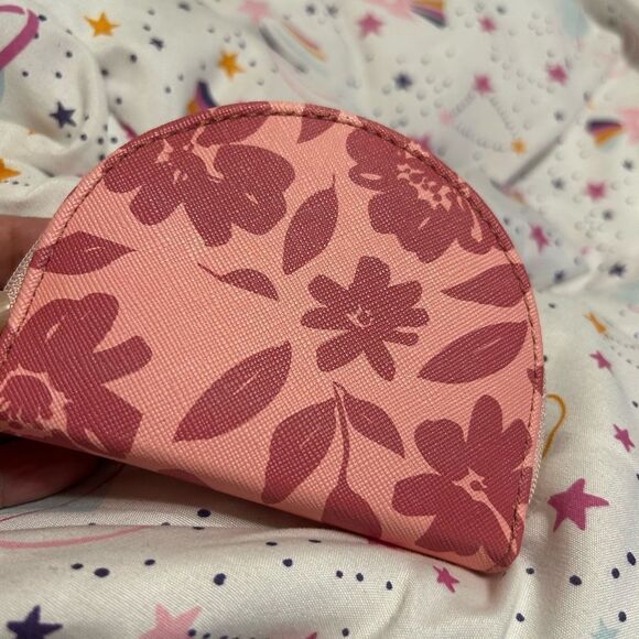 NWT Belk Pink Multi-Color Nail Care Kit - Picture 2 of 11